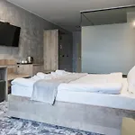 Rcr Einstein Ξενοδοχείο με διαμερίσματα 3*