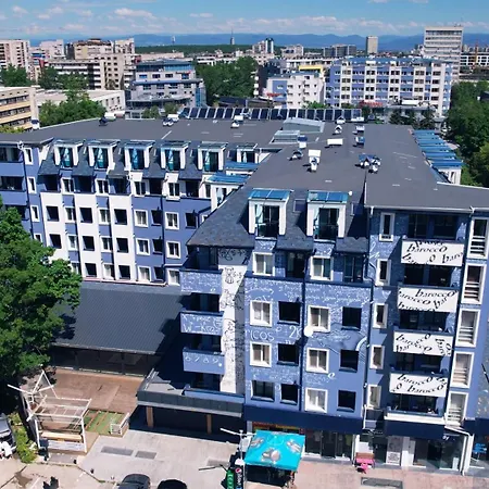 Apartahotel Rcr Einstein