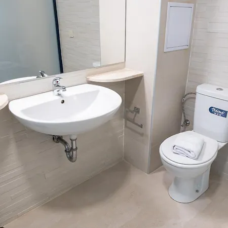 Rcr Einstein 公寓式酒店 3*