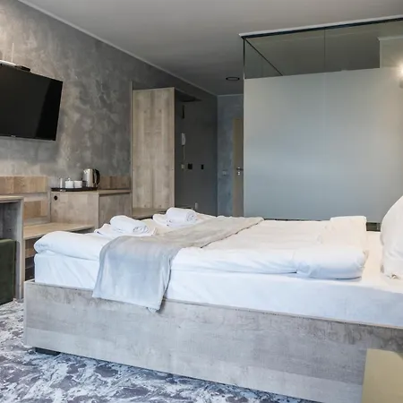 Rcr Einstein Lejlighedshotel 3*