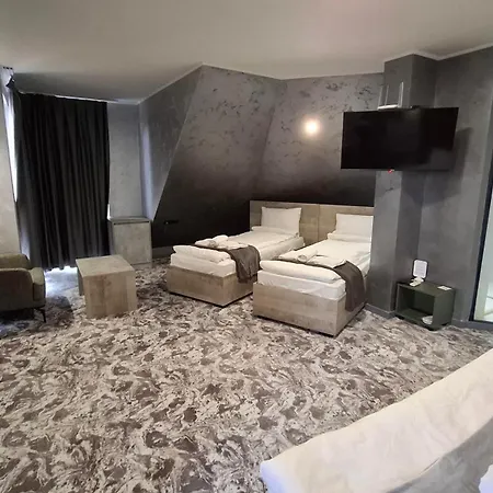 Rcr Einstein Apartahotel *