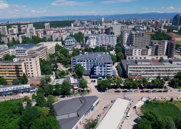 Апартхотел Rcr Einstein 3*