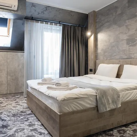 Rcr Einstein Aparthotel
