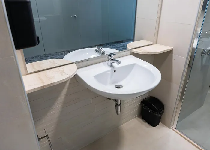 Rcr Einstein מלון דירות