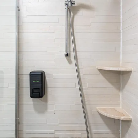 アパートホテル Rcr Einstein