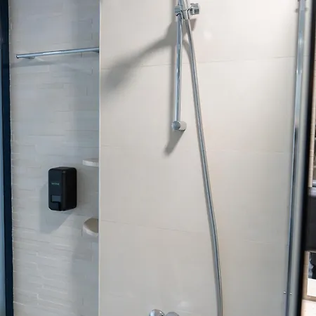 アパートホテル Rcr Einstein