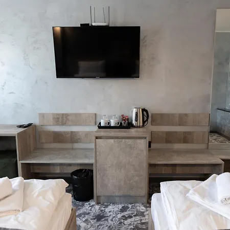 アパートホテル Rcr Einstein 3*